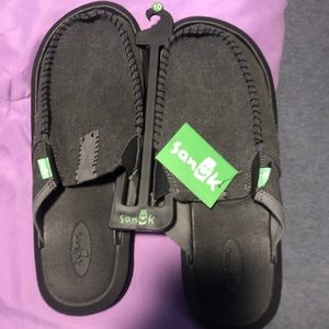 Brand new Sanuks size 10